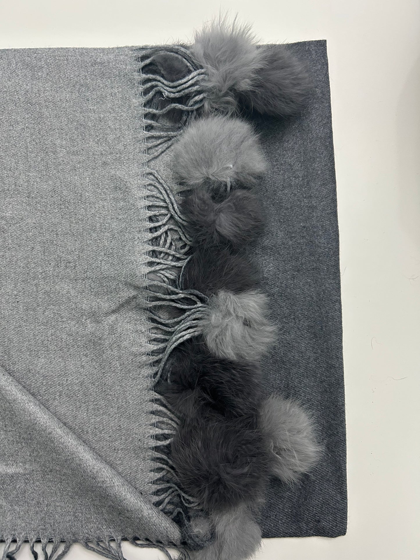 Sciarpa Cashmere Elegante Calda Morbida Bicolore con Pon Pon in Ecopelliccia