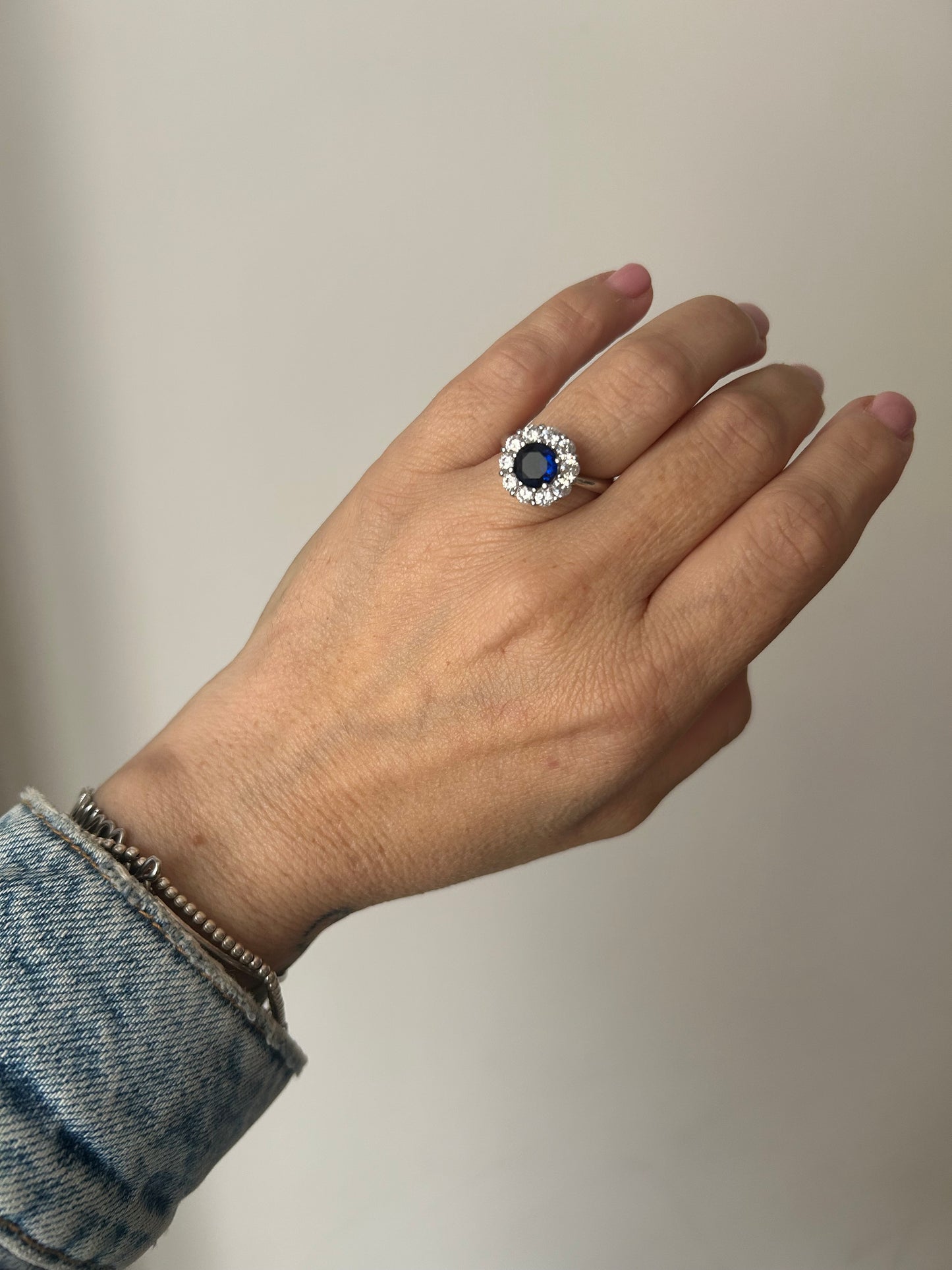 Anello Kate Tondo in Argento 925 con Zirconi Bianchi e Pietra Colorata