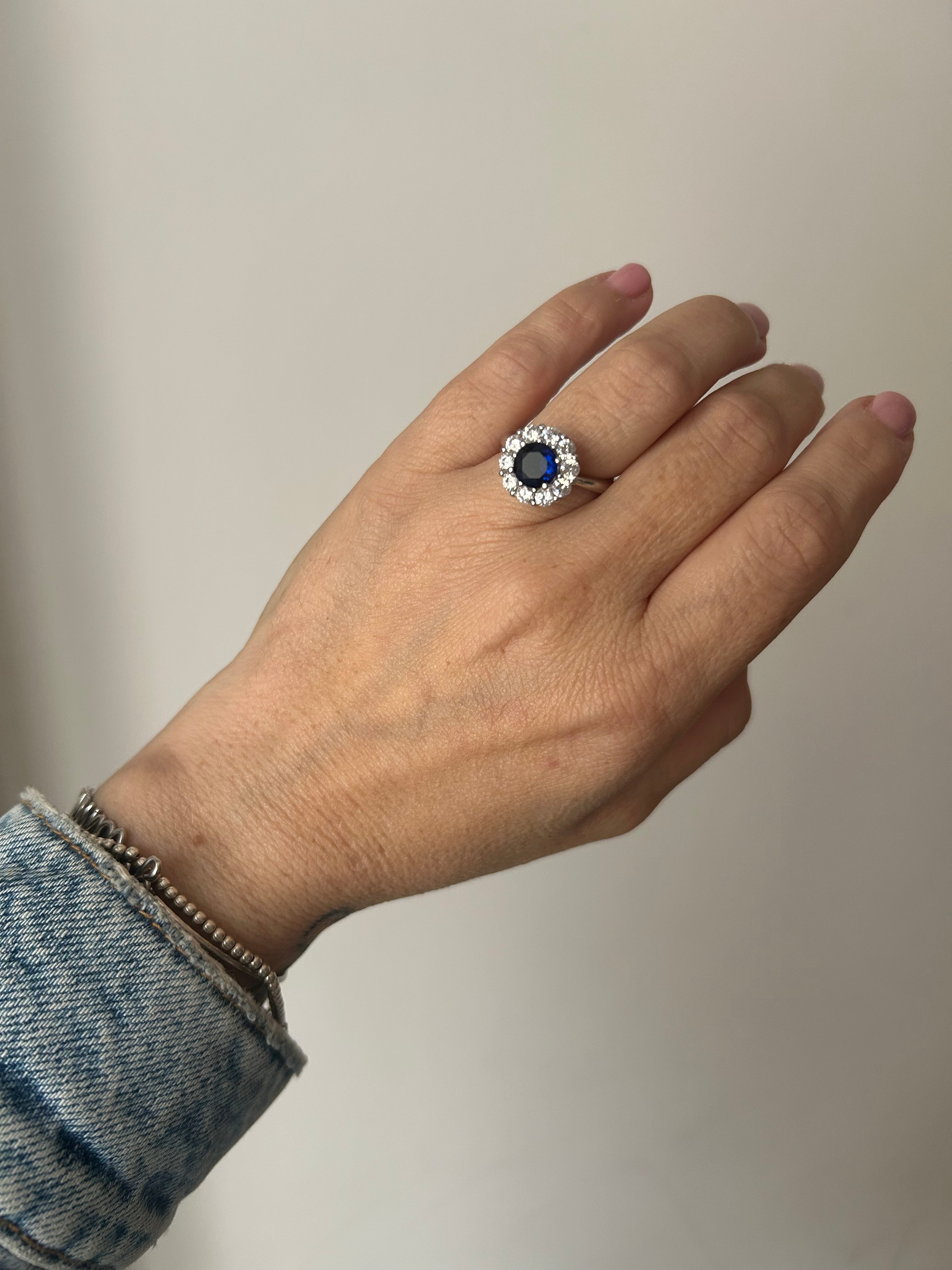 Anello Kate Tondo in Argento 925 con Zirconi Bianchi e Pietra Colorata