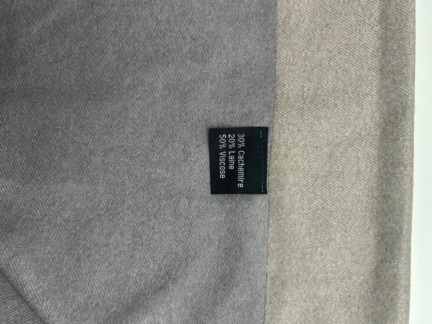 Sciarpa Cashmere Elegante Calda Morbida Bicolore con Pon Pon in Ecopelliccia