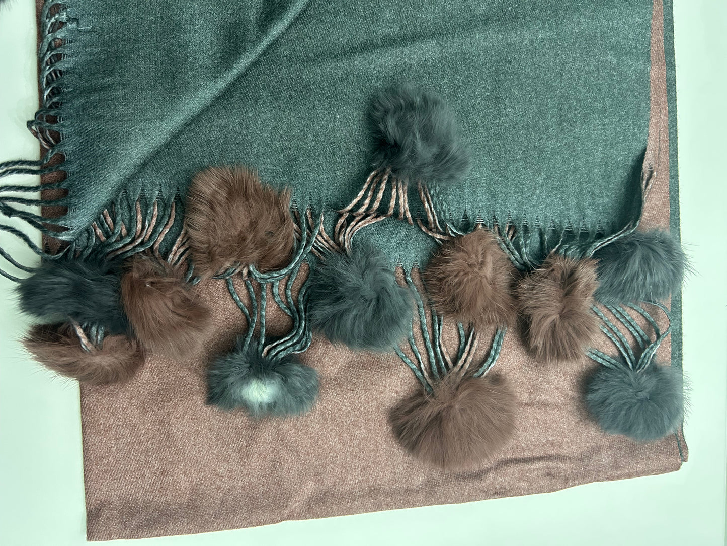 Sciarpa Cashmere Elegante Calda Morbida Bicolore con Pon Pon in Ecopelliccia