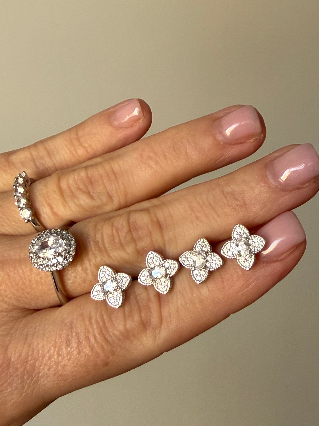 Orecchini Multi Fiore Argento 925 con Zirconi Bianchi e Pietra Centrale