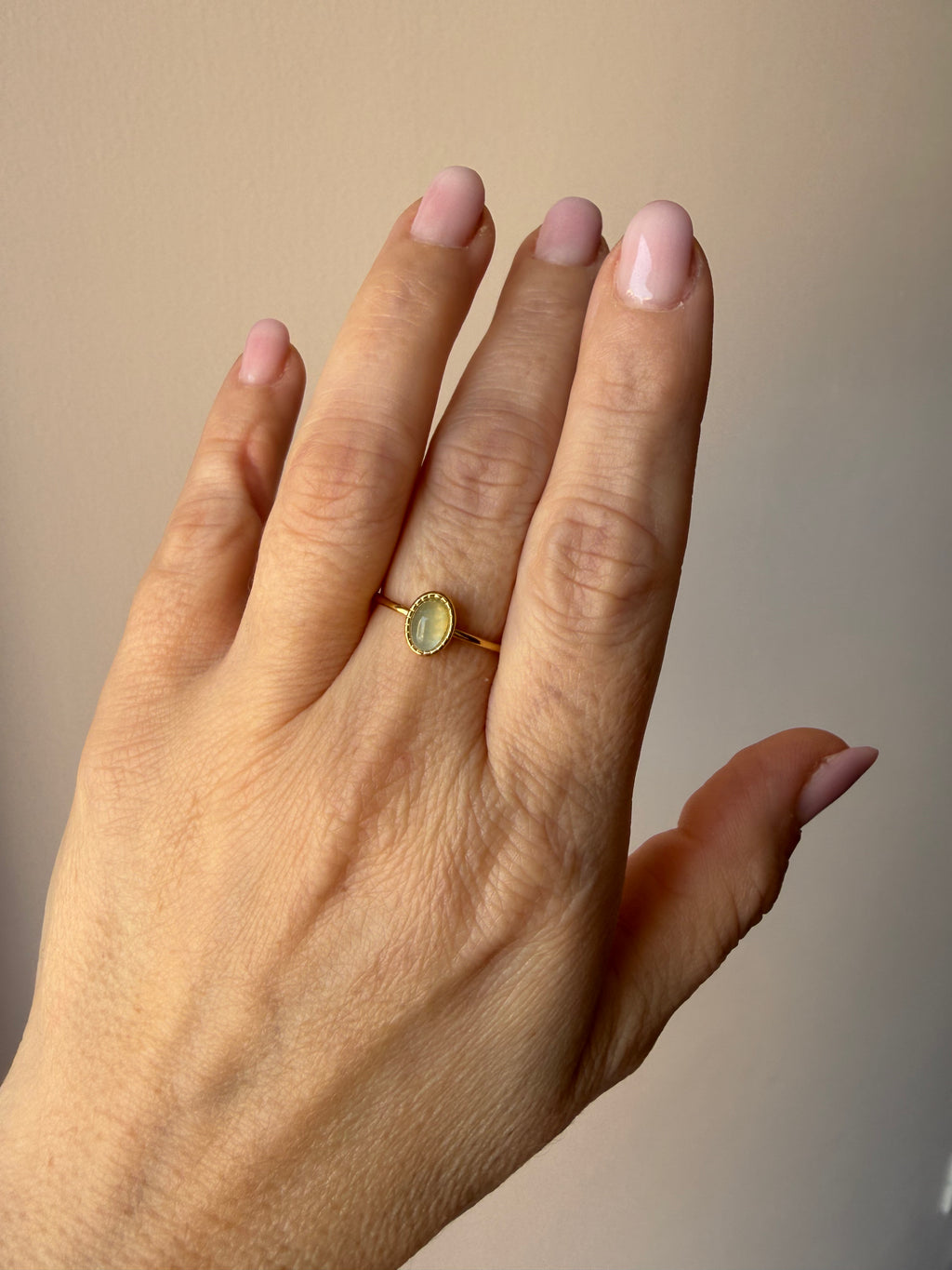 Anello Ovalino in Acciaio Inox Gold con Pietra Colorata - Misura Regolabile